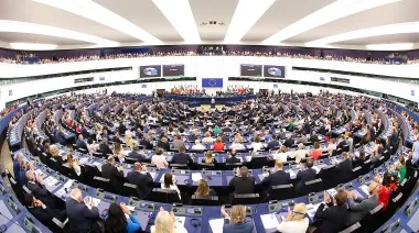 Europa endurece sus fronteras: podrán enviar migrantes a centros externos