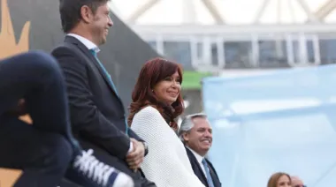 En una guerra de espejos, La Libertad Avanza y el peronismo kirchnerista preparan sus propias crisis
