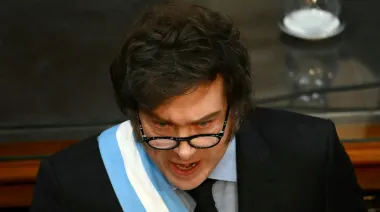 El detalle de la deuda que pone bajo la lupa el superávit financiero de Milei