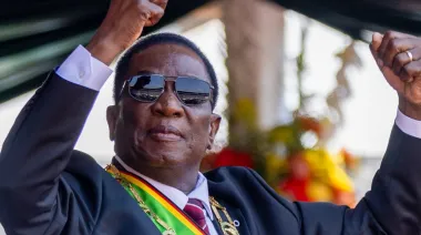 El Parlamento de Zimbabue aprobó un cambio clave que favorece a Mnangagwa