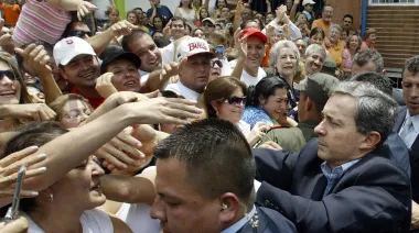 A horas de votar, la nueva investigación sobre Uribe enciende la tensión política