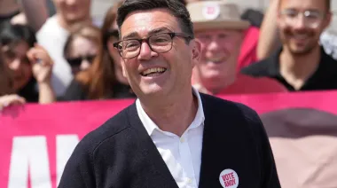 Andy Burnham emerge como favorito para suceder a Starmer en Reino Unido