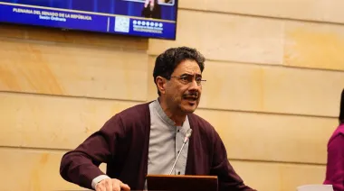 Gustavo Petro queda atrás: Cepeda lidera la oposición en la nueva era de Colombia