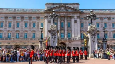 La ola de calor paralizó una de las postales más famosas de Londres y Buckingham