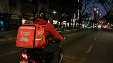 Kicillof mandó su plan para Rappi, PedidosYa y Uber en PBA: seguro y paradores