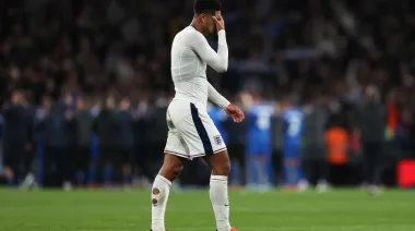 Las medias perforadas de los futbolistas y el silencio de los árbitros