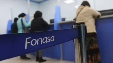 Fonasa devuelve aportes y abre la pregunta que Argentina evita