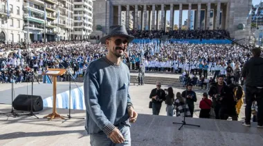 Con Abel Pintos, más de 5.000 chicos le cantaron el feliz cumpleaños a Messi en Rosario