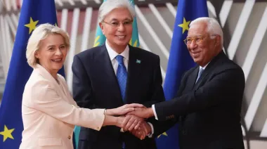 La Unión Europea mira a Kazajistán y Argentina compite por el litio