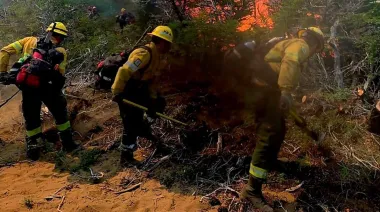 Tras 15 días de combate, logran contener el incendio que arrasó más de 200 hectáreas en Cafayate