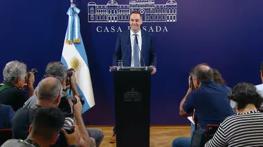 El fin de Adorni: el recuerdo de su primera conferencia de prensa en 2023
