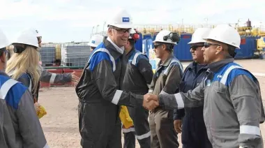Manuel Adorni deja todos sus cargos: también renunciará al directorio de YPF