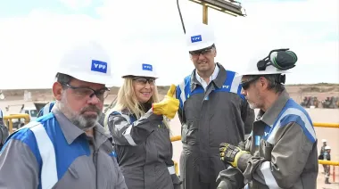 ¿Fin de ciclo? Manuel Adorni renunciaría a YPF y resigna un sueldo millonario