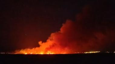 El fuego no da tregua en Cafayate: el incendio que amenaza una zona clave de Salta