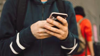 El desafío de pertenecer: uno de cada cuatro adolescentes hizo retos virales en redes sociales