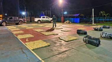 Una camioneta embistió un control y dejó una carga de droga millonaria en plena fuga