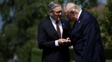 Donald Trump aseguró que Keir Starmer renunciará y agitó la crisis británica