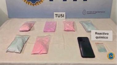 El llamativo polvo rosa que delató a dos narcos en plena calle de Caseros