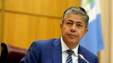 Rolando Figueroa echó a un exfuncionario y endurece su pelea contra los privilegios