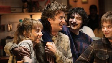 Una desaparición en un campamento vuelve a juntar a dos estrellas de Stranger Things