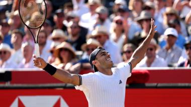 Cerúndolo batalló en Londres y se metió en las semifinales de Queen’s