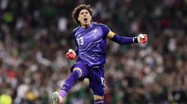 La marca de Ochoa en el Mundial que lo pone a la altura de Messi y Cristiano