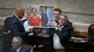 Adorni hizo estallar a Paulón: proyecto, alerta 2027 y meme de Los Simpson