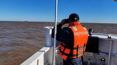 La búsqueda de los cinco pescadores suma aviones, guardacostas y patrullas