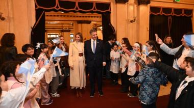 Emoción en el Colón: mil chicos le cantaron a Messi y prometieron lealtad a la bandera