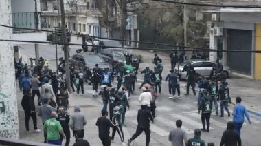 Violento choque entre la barra de San Miguel y la Policía en La Plazoleta
