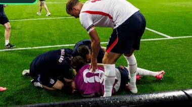 La insólita caída de Jordan Henderson, tras saltar un cartel en el estadio Azteca