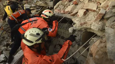 Los Topos de México operan en La Guaira y alertan por falsas donaciones
