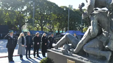 Javier Milei encabezó en Belgrano el homenaje a los caídos de la Policía Federal