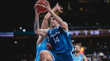 Argentina se impuso en Montevideo y alcanzó a Uruguay en las Eliminatorias FIBA