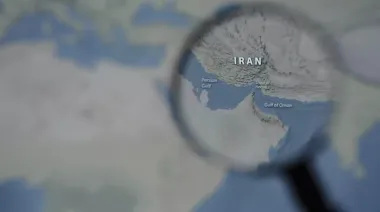 Irán y Omán negocian un cobro en Ormuz mientras Washington presiona por sanciones