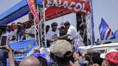 El regreso de Cabo Verde a Praia desató calles llenas, banderas y festejos masivos