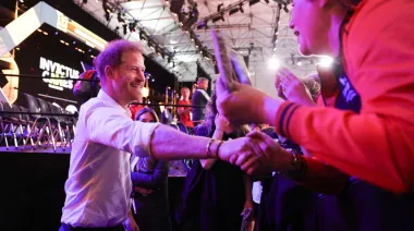 Harry viajará solo al Reino Unido: Meghan y sus hijos no viajarán a Londres