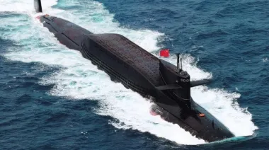 China lanzó un misil desde un submarino y encendió la alarma en el Pacífico