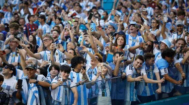 Qué se sabe de la investigación de FIFA contra hinchas argentinos por racismo