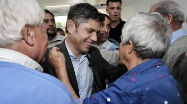 La jugada de Kicillof: recorrer el país mientras enfrenta la interna del PJ