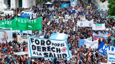 Chau cobertura privada: el salto a la salud pública que ya golpea a 1 millón de personas