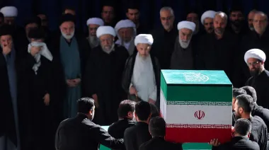 Khamenei: la imagen del funeral que revela el desgaste real del poder iraní