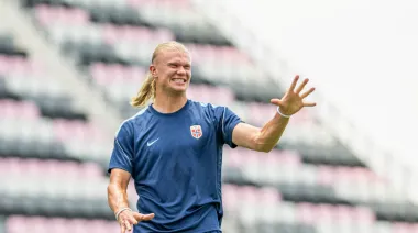 Inglaterra vs. Noruega por el Mundial: hora, TV y formaciones con Kane y Haaland