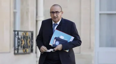 Francia investiga un vehículo armado junto a una sinagoga de Sarcelles