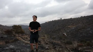 Hijo de una víctima acusa falta de alertas antes del incendio en España