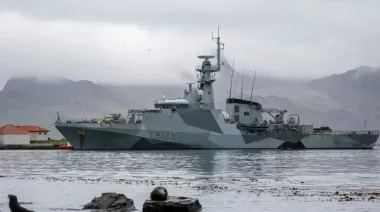 Armada Argentina y Cancillería, en la mira por el paso del buque británico desde Malvinas