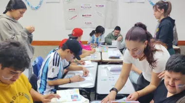 Figuritas para estudiar: una escuela de Centenario transformó el Mundial en clase
