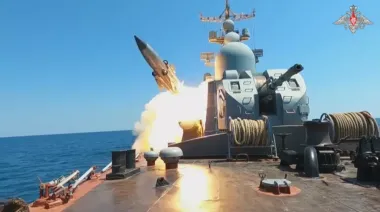 Rusia y Ucrania llevan la guerra al mar Negro: Europa refuerza a Kiev en París