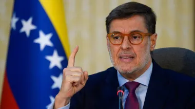 Félix Plasencia vuelve al poder y promete ordenar la diplomacia venezolana