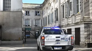 Entró al estacionamiento de los tribunales platenses y se llevó una moto 0 kilómetro